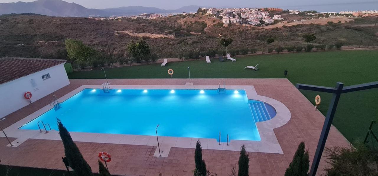 Small Oasis - Appartement 6 Personnes Манилва Экстерьер фото