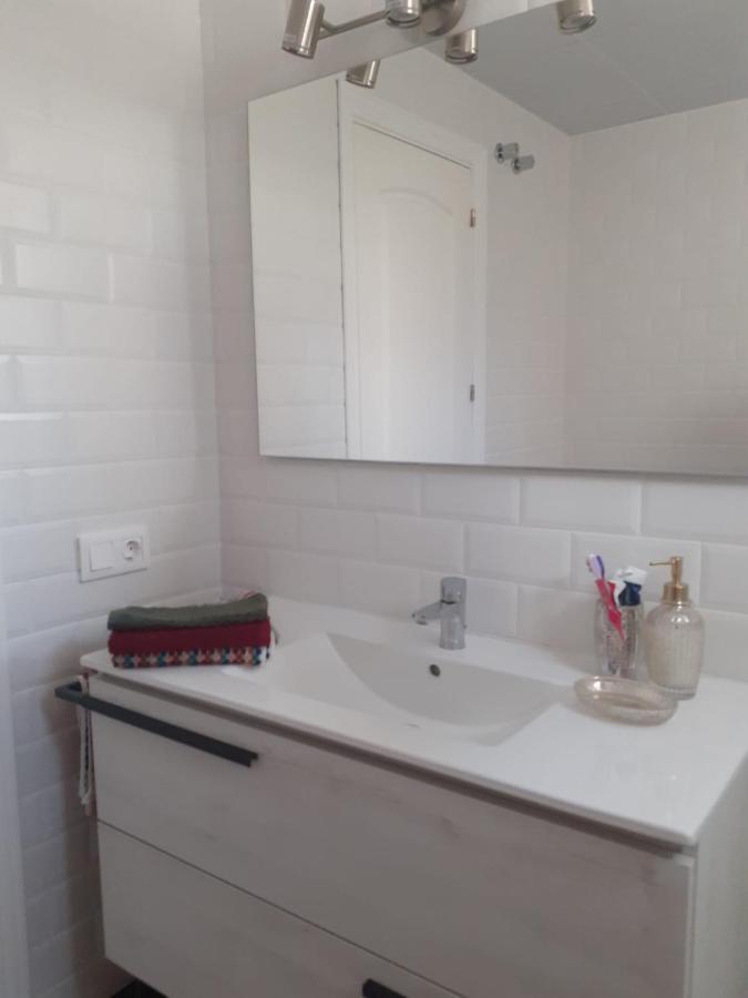 Small Oasis - Appartement 6 Personnes Манилва Экстерьер фото