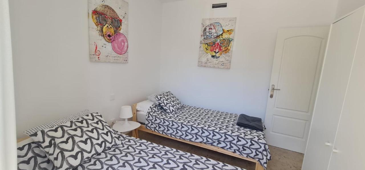 Small Oasis - Appartement 6 Personnes Манилва Экстерьер фото